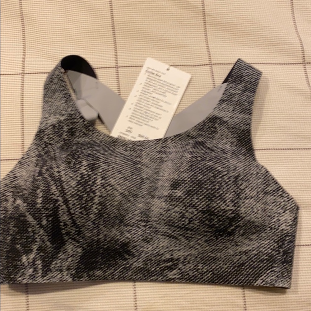 Lululemon Enlite Bra. Size 34D. Never worn.